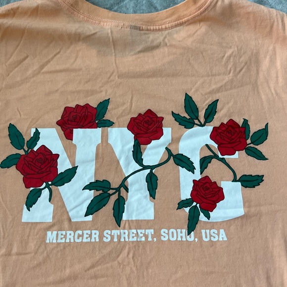 H&M Aesthetic Peach NYC Shirt
Divided - Picture 4 of 5